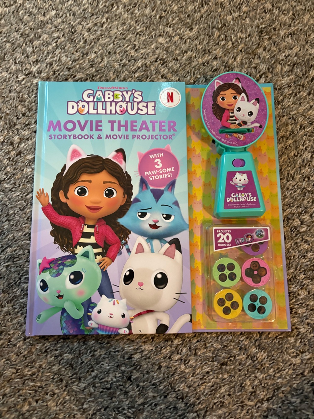EUc LIKE NEW Gabby’s Dollhouse projector movie book